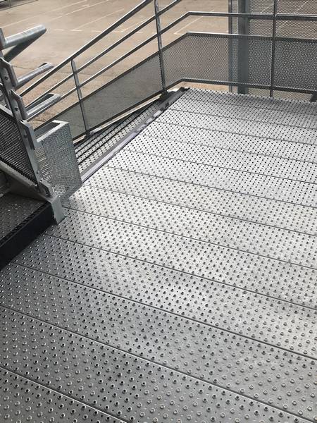 Industriefußboden Blechprofilrosten verzinktem Stahl