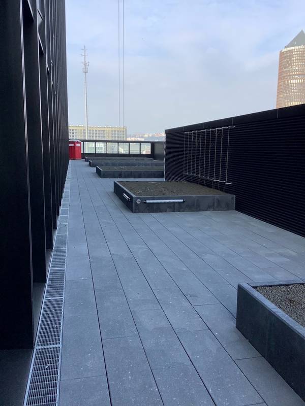 Rinne mit Gitterrost, ideal zur Ableitung von Wasser