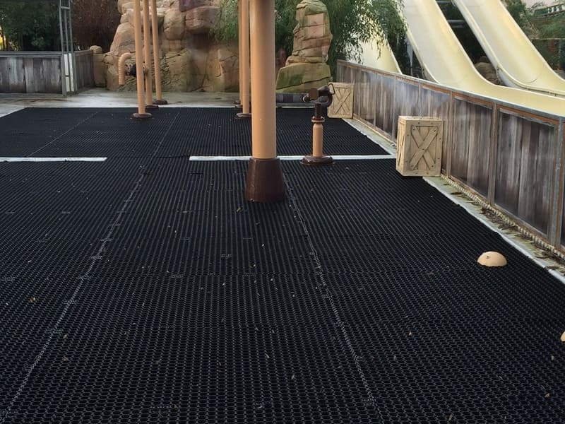 Wasserfeste Gummimatte für öffentlich zugängliche Bereiche