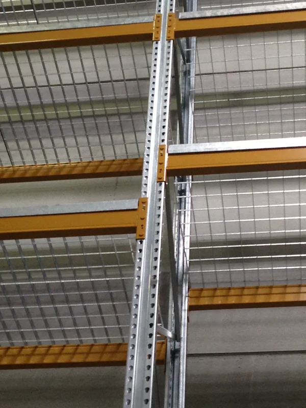 Modularer Lagerbereich auf dem Mittellastregal